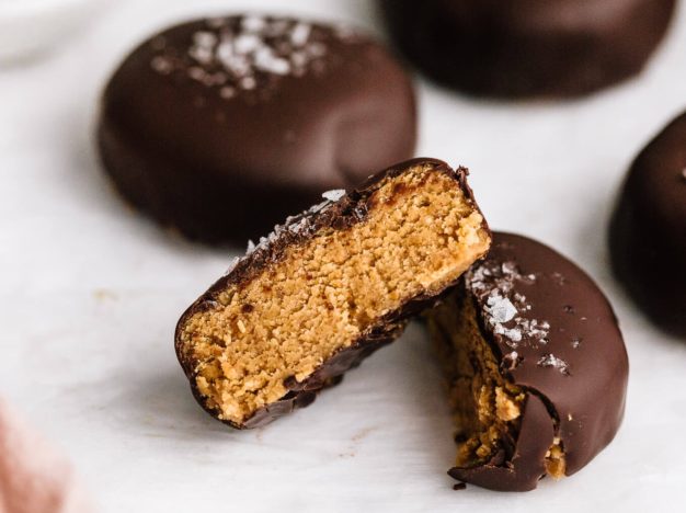 Healthy Chocolate Peanut Butter Cups (Copycat Reese's)