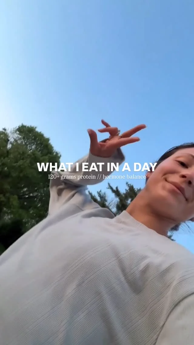 WHAT I EAT IN A DAY - as a mom in her 30s prioritizing hormone balance. 

Let me know if you want any of the recipes — I’m happy to share.

*I’m also detoxing from mold and parasites and didn’t share all my drinks and supplements*

Pre-workout: water + electrolytes (I finally found one without citric acid!), black coffee + 2 Brazil nuts for thyroid health
[15 grams protein + 1 gram fiber]

Breakfast: protein smoothie [blueberries, raspberries, banana, frozen cauliflower, psyllium husk, maca [hormone support], camu camu [vitamin C] + @struesli original granola
[31 grams protein + 18 grams fiber]

Lunch: quinoa bowl with 7oz chicken + 1/2 avocado and broccoli microgreens (support estrogen detoxification)
[55 grams protein + 11 grams fiber]

Sauna + Binder
Hydrate with electrolytes 

Dinner: honey Dijon wild-caught king salmon + mashed cauliflower with ghee + green beans
[39 grams protein + 11 grams fiber]

Total: 139 grams protein 💪🏼 + 41 grams fiber 🌱

#nourishedbynutrition #wieiad #hormonebalance #highprotein #mealinspo