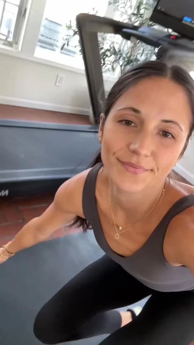 I’ve spent years trying to “fix” my hormones — and it turns out the things that actually worked weren’t that complicated…

These 3 shifts changed everything:

1. BALANCING BLOOD SUGAR 

Starting the day with protein, eating every 3–4 hours, and no more naked carbs. The energy crashes, mood swings, and cravings? Gone.

2. DITCHING DAILY HIIT
+ syncing my workouts to my cycle

I used to push through high-intensity workouts thinking they were “key” for staying lean. Now I train with my hormones, not against them — and I feel stronger, calmer, and way more energized.

3. PROPER DETOXIFICATION 

Not with juice cleanses or harsh supplements — although I am a fan of juice and supplements. I’m talking minerals, binders, castor oil, coffee enemas (yep), sweating and actually supporting bile flow so my body can let go of what it no longer needs.

These are the foundations I wish someone had told me sooner.

What’s made the biggest difference for you!? Tell me everything! 

#nourishedbynutrition #hormonebalance #hormonehealth #hormonehealing #hormoneimbalance #healthandwellness #bloodsugarbalance